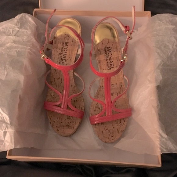 NEW MICHAEL KORS WEDGE - Picture 1 of 3